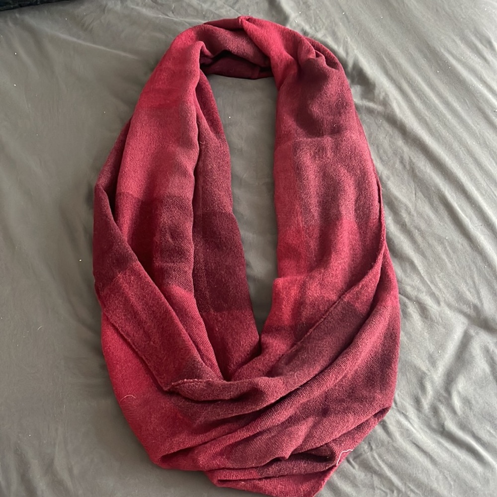 Maroon infinity scarf